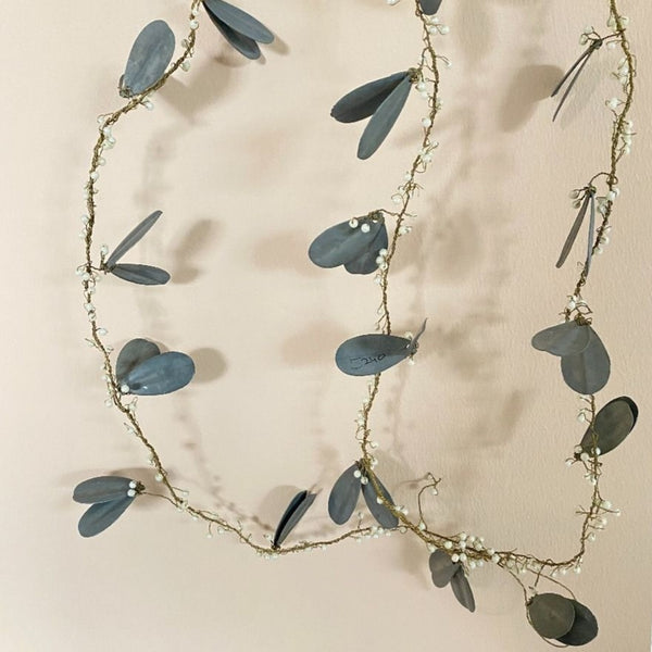 Zinc Leaf and White Berries Garland