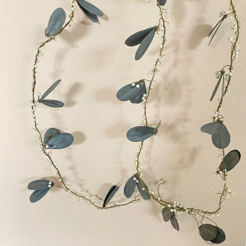 Zinc Leaf and White Berries Garland