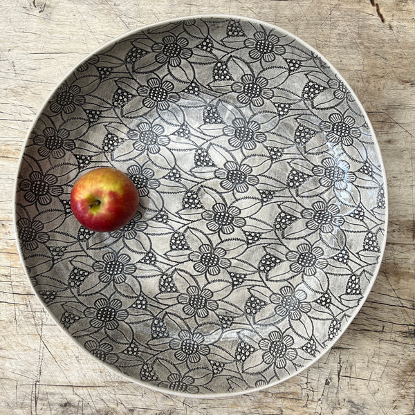 Wonki Ware Large Pie Dish - Charcoal Lace