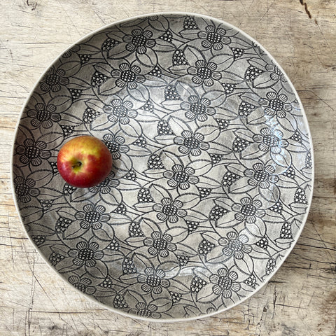 Wonki Ware Large Pie Dish - Charcoal Lace