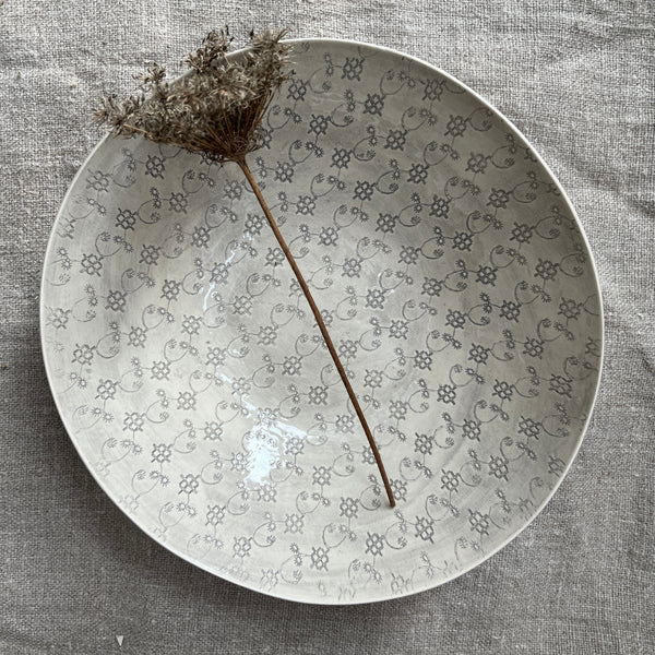 Wonki Ware Salad Bowl - Medium - Warm Grey Lace