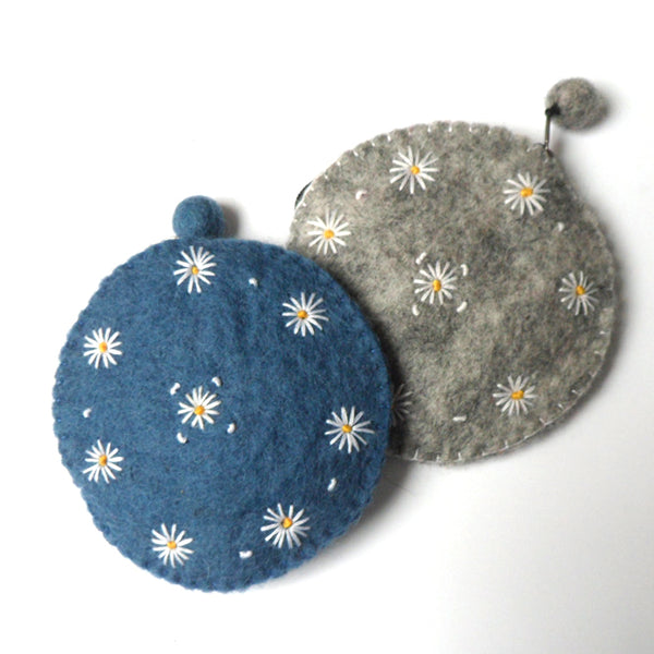 Little round felt purse with white daisy fairtrade made in nepal